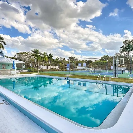 Direct Gulf Access And Lanai Sunny Naples Home!